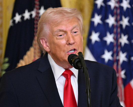 Trump diz que Irã não deve participar da Copa por 'sua própria vida e segurança'