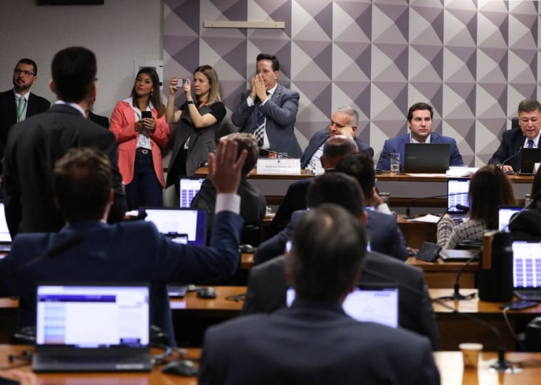 CPMI do INSS investiga descontos ilegais em benefícios