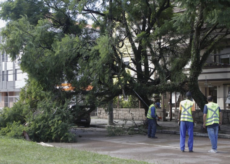 O temporal teve início na região oeste, passou por Guaíba e atingiu a Zona Sul de Porto Alegre por volta das 14h30min, deslocando-se em seguida para a área central e zona Norte