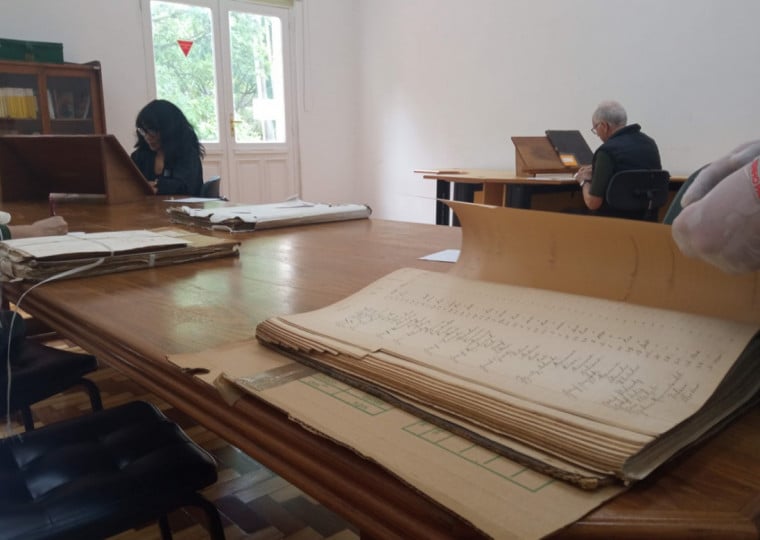 Serviço temporário visa suprir demanda de acesso ao acervo enquanto prédio segue em obras
