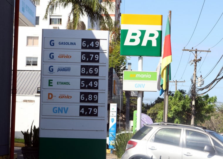Nesta quinta (12), gasolina custava uma média entre R$ 6,29 e R$ 6,39, com valores ainda maiores