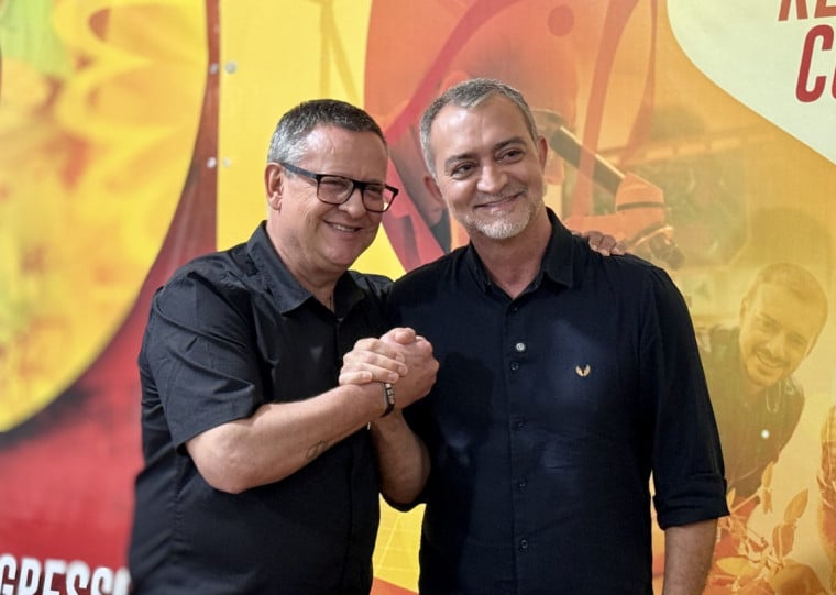 O presidente estadual do PSB, Beto Albuquerque (E), anunciou apoio à pré-candidatura de Edegar Pretto (PT) ao governo do Rio Grande do Sul 