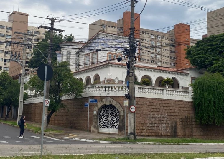 Residência precisa ser entregue aos novos donos sem a mobília 