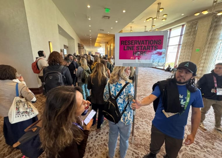 Filas marcam acesso a confer&ecirc;ncias nos locais que concentram as atra&ccedil;&otilde;es do festival