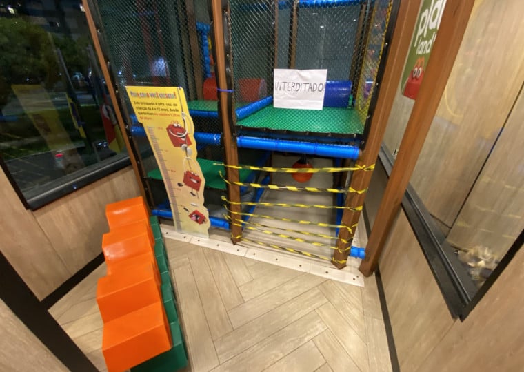 Brinquedão do McDonald's na avenida Wenceslau Escobar está estragado