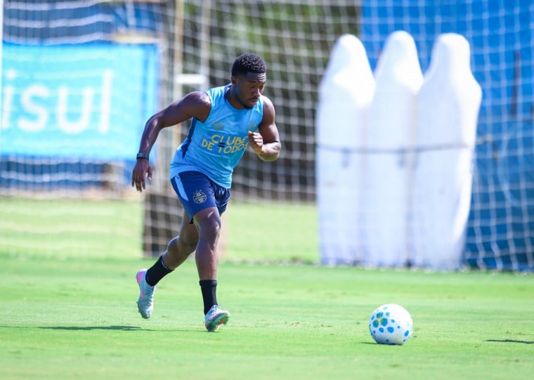 Amuzu deve retomar titularidade na ponta esquerda