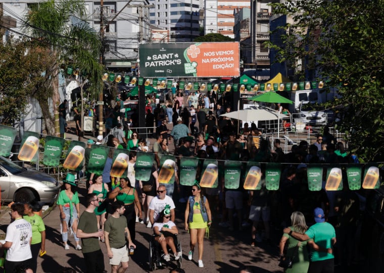 A decoração é toda em verde, remetendo aos irlandeses e à data comemorativa