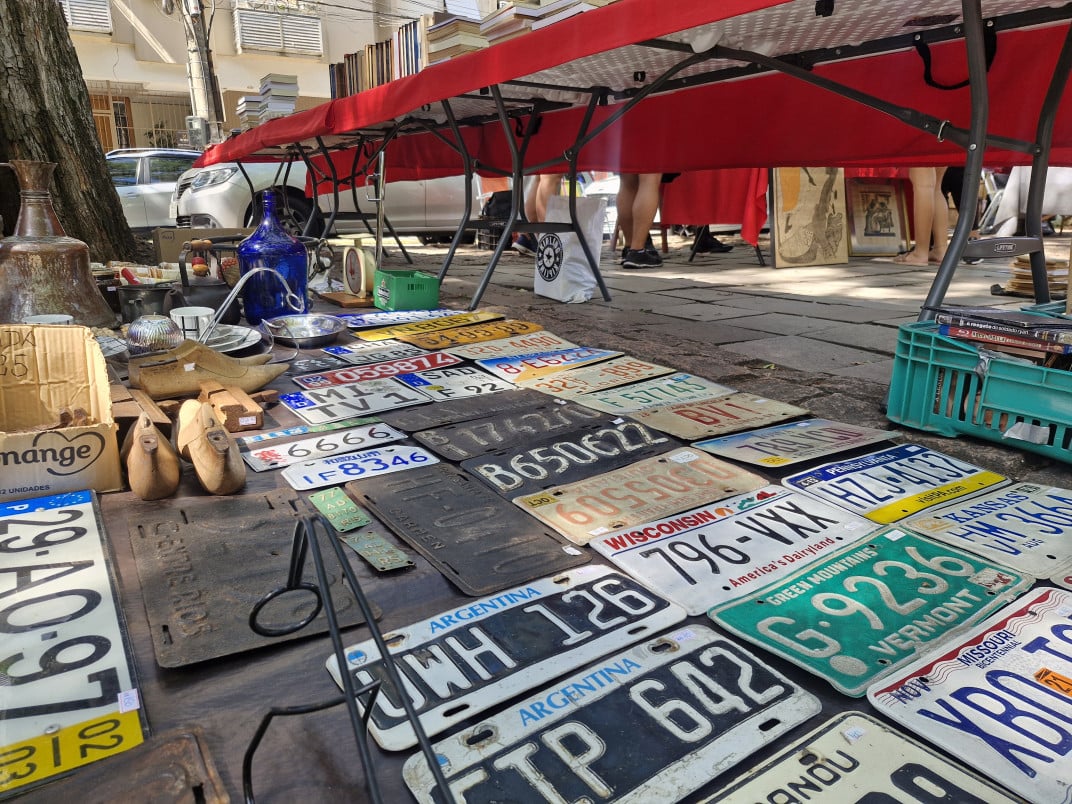 As placas colecionáveis partem de R$ 70,00 | JÚLIA FERNANDES/ESPECIAL/JC