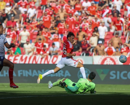 Inter perde para o Bahia em casa e segue sem vencer no Brasileirão