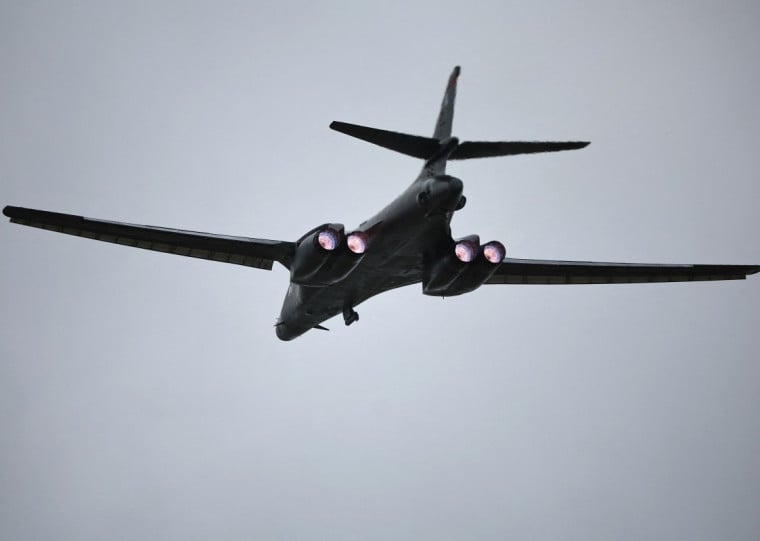 Segundo o Comando Central dos EUA, a aeronave estava em espa&ccedil;o a&eacute;reo "amigo", apoiando opera&ccedil;&otilde;es contra o Ir&atilde; , quando ocorreu um incidente n&atilde;o especificado envolvendo outra aeronave