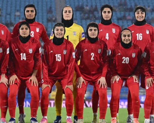 Seleção feminina do Irã volta atrás sobre asilo na Austrália e viaja para voltar ao país
