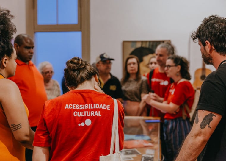 Programação gratuita reúne apresentações artísticas, mediação acessível e cinema para debater inclusão, direitos e convivência 
