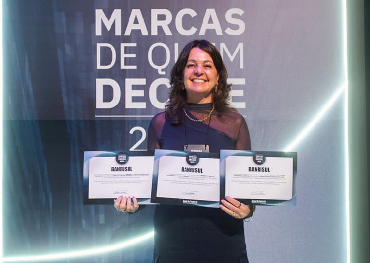 A diretora Elizabete Tavares representou o Banrisul no evento de premiação