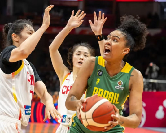 Brasil perde da China e fica fora da Copa do Mundo de basquete feminino pela 3ª edição seguida