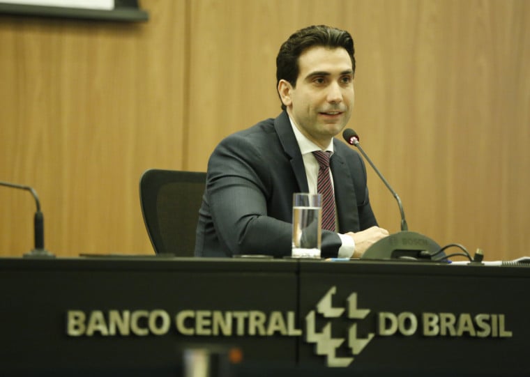 Galípolo reforçou na sequência que a autoridade monetária tem uma barra mais alta para reagir aos dados "de maneira emotiva"