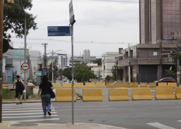 A ponte está interditada há 1 ano e 9 meses, após rompimento de vigas e enchente em 2024