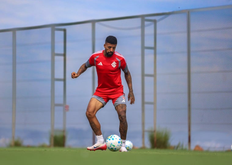 Paulinho volta a equipe titular ap&oacute;s cumprir suspens&atilde;o