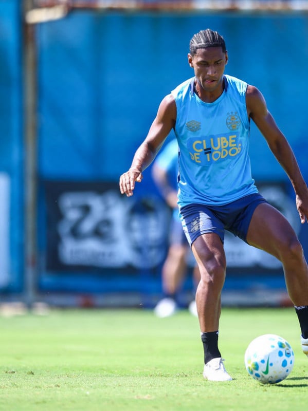 Precisando somar três pontos na tabela, Grêmio recebe o Vitória