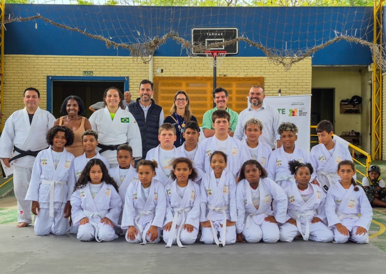 Projeto disponibiliza duas aulas por semana, atendendo crianças e adolescentes entre cinco e 17 anos no bairro Restinga, em Porto Alegre