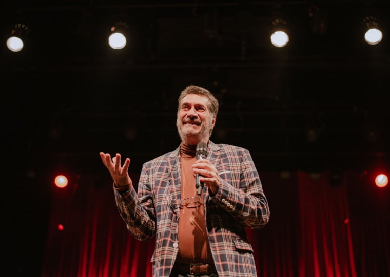 Instituição estreia plano anual com 'Medea', dirigida por Gabriel Villela, traz John Malkovich via Banrisul, e anuncia fomento à cena artística gaúcha