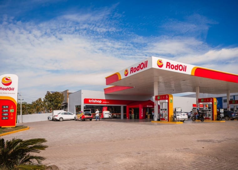 Portfólio completo de óleos lubrificantes para carros, motos e caminhões passa a integrar a rede de postos, com foco em confiança, capacitação técnica e atendimento qualificado