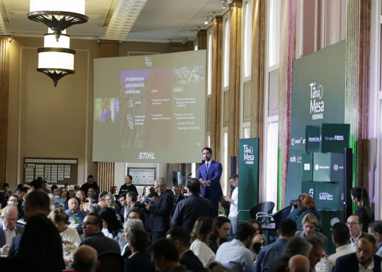 Governador destacou avanço de aportes públicos e privados; Eduardo Leite não descarta permanecer no Piratini se não disputar o Planalto 