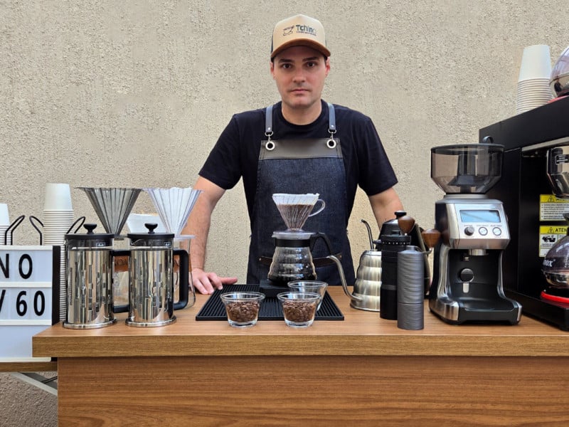 Jo&atilde;o Fernando Junior concilia a doc&ecirc;ncia com a opera&ccedil;&atilde;o da cafeteria m&oacute;vel<br />Foto: Tchino Cafeteria para Eventos/Divulga&ccedil;&atilde;o/JC