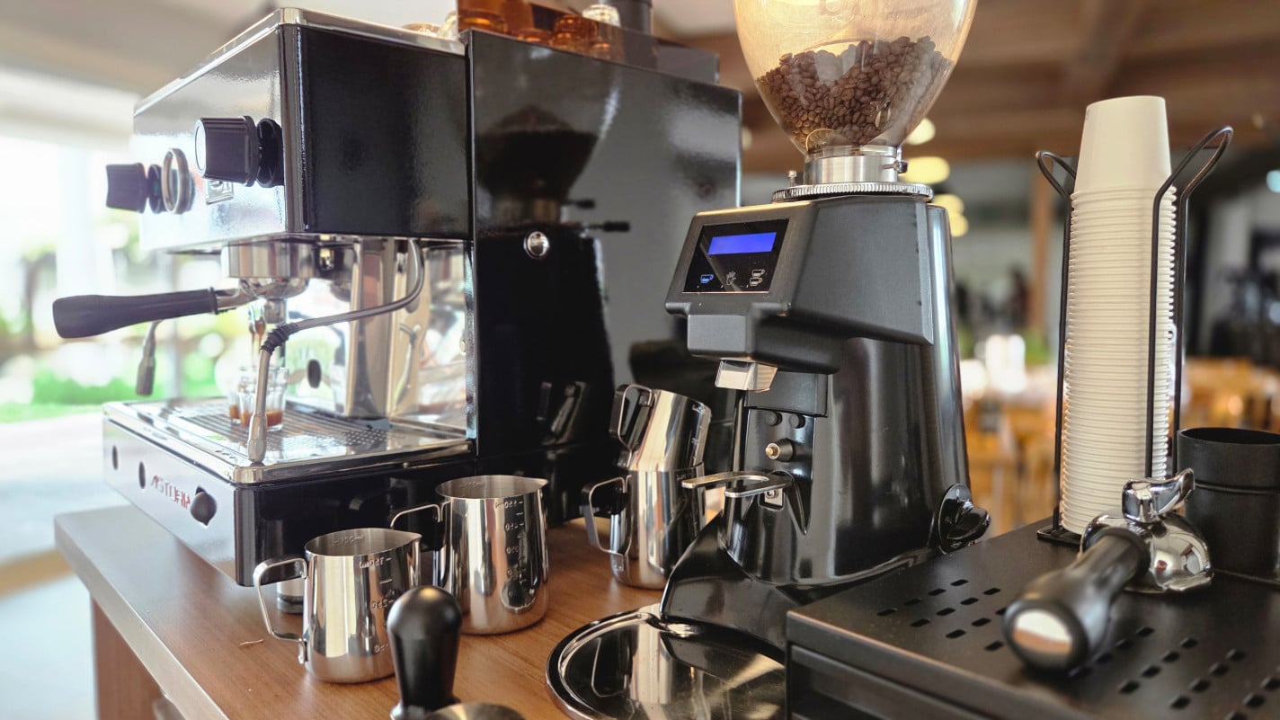 O coffe cart disp&otilde;e de uma estrutura completa, com maquin&aacute;rio profissional e utens&iacute;lios espec&iacute;ficos para cada preparo | Tchino Cafeteria para Eventos/Divulga&ccedil;&atilde;o/JC