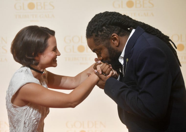 Os atores Bianca Camparato e Lázaro Ramos estiverem presentes no evento de homenagem 
