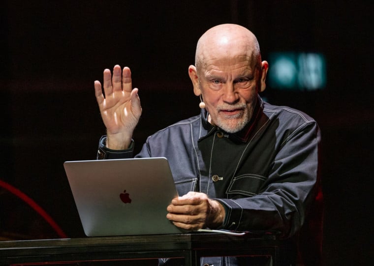 John Malkovich estar&aacute; em Porto Alegre para show The Infamous Ramirez Hoffmann, na sexta-feira (3)