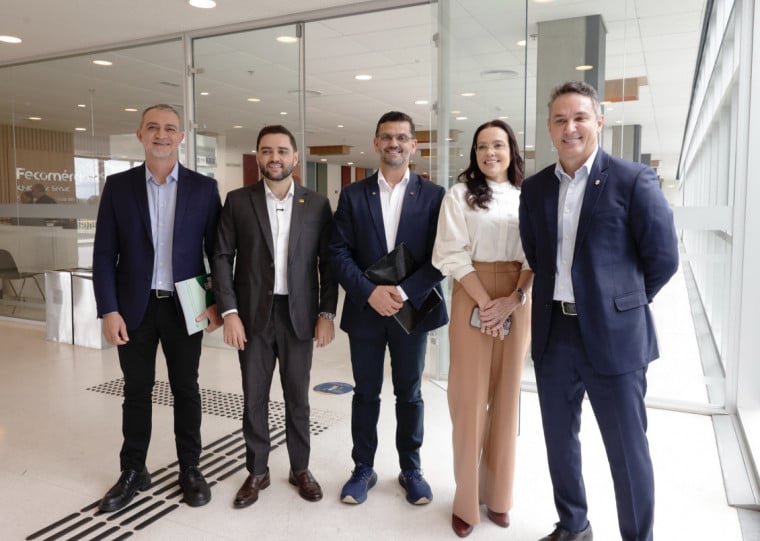 Pré-candidatos ao governo do RS, Edegar Pretto, Gabriel Souza, Marcelo Maranata, Juliana Brizola e Luciano Zucco apresentaram ideias na Fecomércio-RS