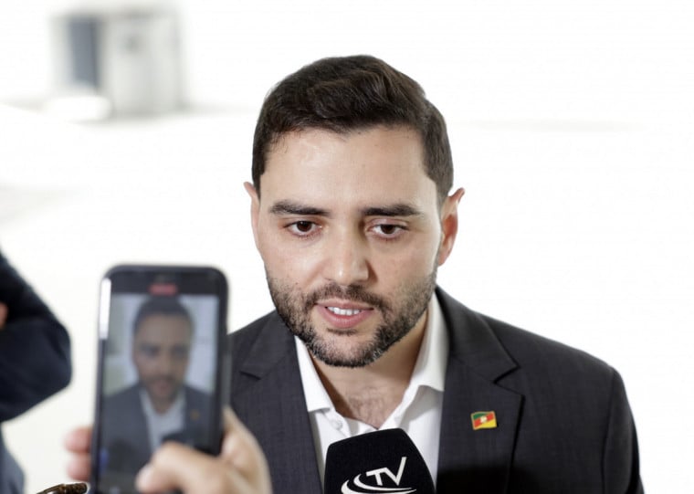 Pré-candidato pelo MDB, Gabriel Souza participou de debate promovido pela Fecomércio-RS nesta quinta-feira