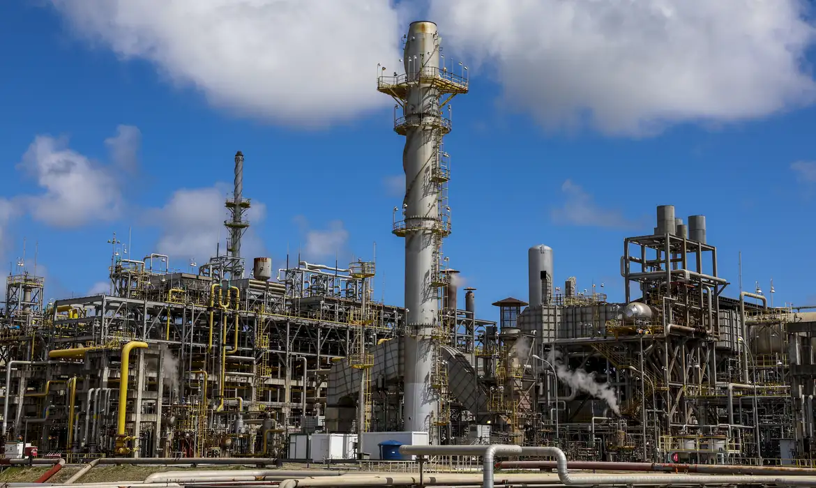 Presidente Luiz Inácio Lula da Silva sancionou, nesta quinta-feira (19), a lei que reduz as alíquotas tributárias para indústrias químicas e petroquímicas