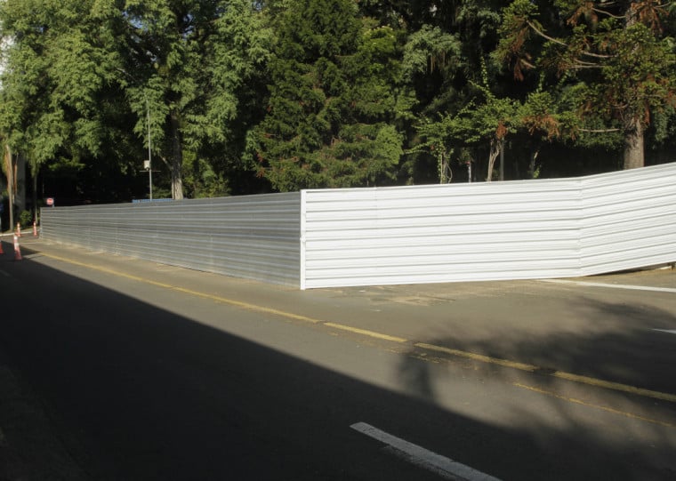 Área junto à rua Gonçalo de Carvalho é o alvo da notificação do Iphan; trecho está cercado por tapumes