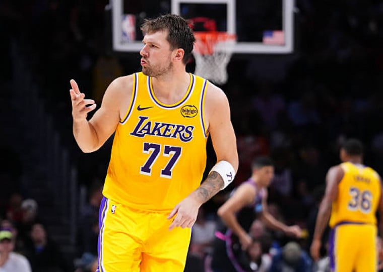 Com show de Doncic e Lebron, Lakers chegam a oito vitórias consecutivas
