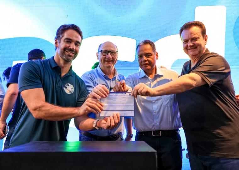 Presidente nacional do partido, Gilberto Kassab, participou de ato da sigla em Porto Alegre neste sábado (21)