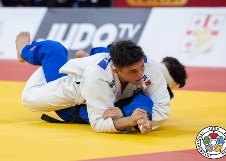 Guilherme Schmidt aplicou um ippon em Nurbek Murtozoev para ficar com pódio