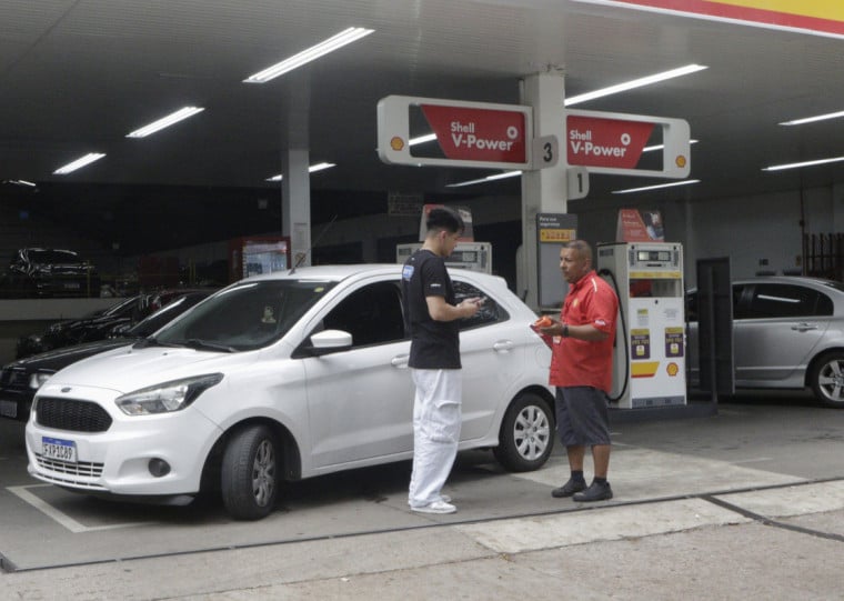 Entre as maiores influências de alta do índice está a gasolina: de 3,85% para 6,05%