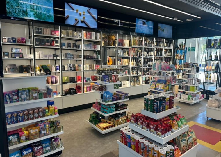 Unidade, a terceira do Bah Free Shop, fica no sagu&atilde;o do terminal e tem mix mais reduzido