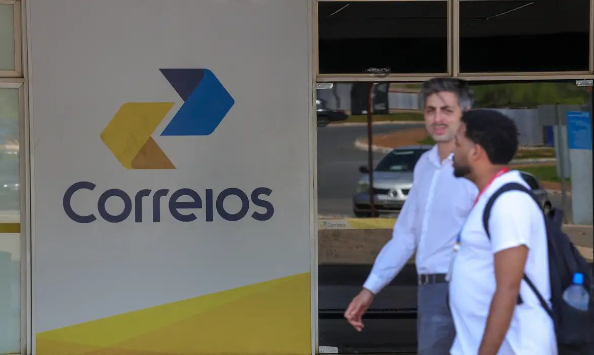 Os Correios disseram ainda que a implementação da medida respeitará integralmente a legislação trabalhista e os direitos dos empregados