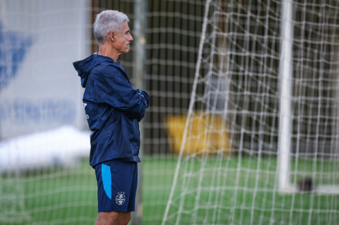 Grêmio demite técnico Luís Castro e Felipão assume interinamente