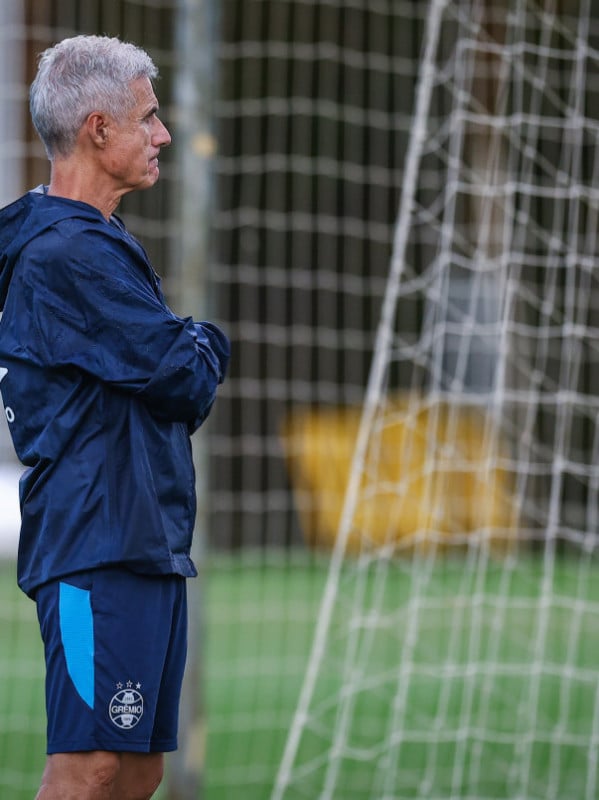 Grêmio retoma treinos e se desfaz de mais um jogador