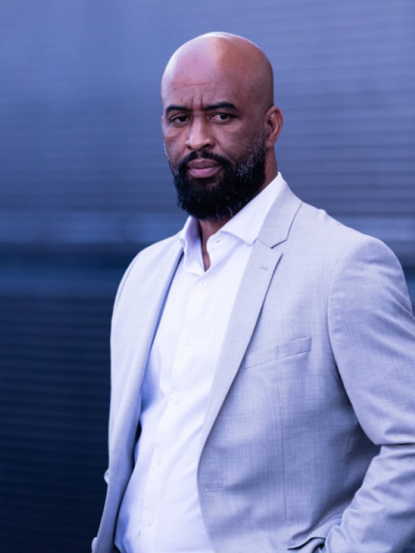 Inter quita dívida com Krasnodar e volta ao mercado para buscar um zagueiro