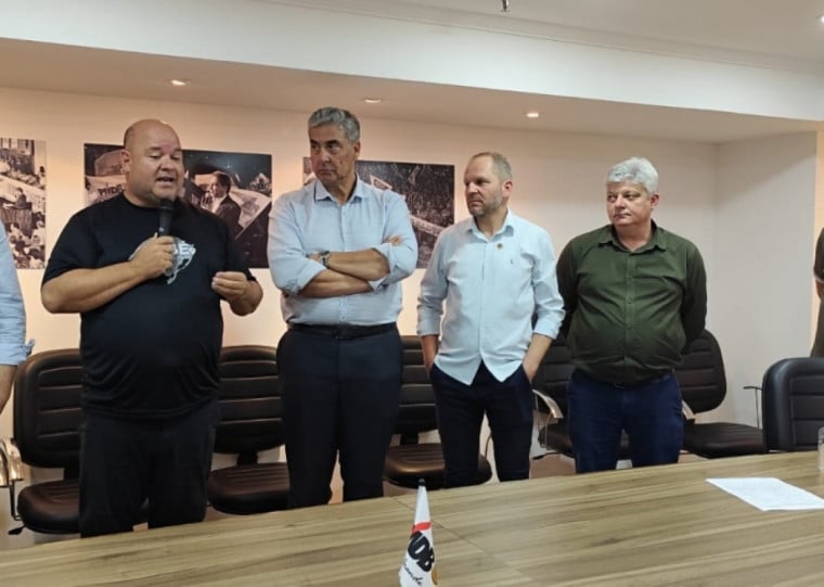 Futuro dirigente, ao microfone, terá nome oficializado em eleição no dia 6 de abril