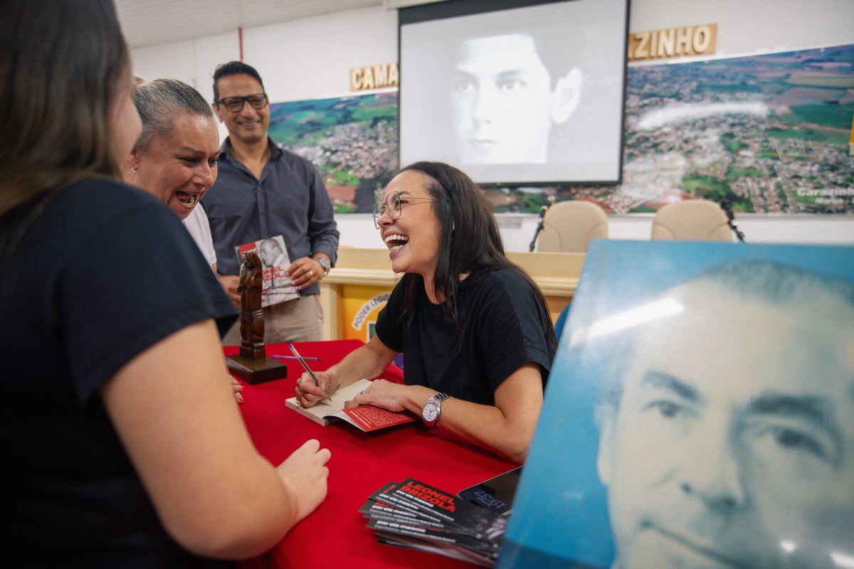 Entrevista de quatro horas de Leonel Brizola vira livro lançado pela neta do ex-governador