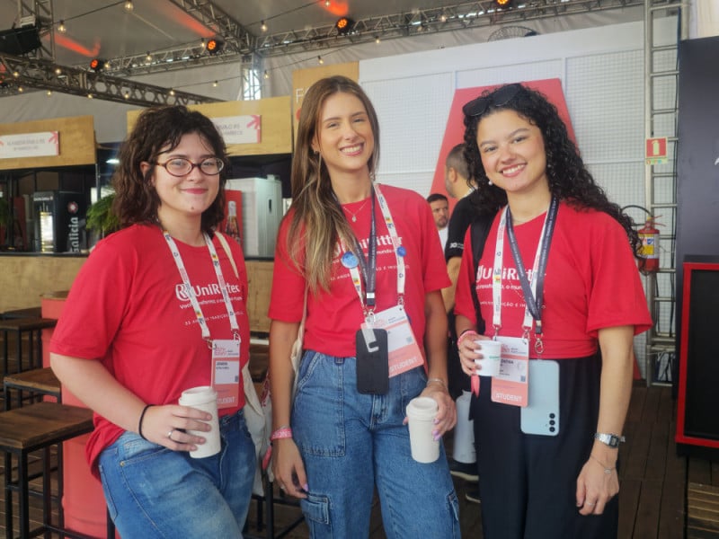 As estudantes universit&aacute;rias Janaina, Isadora e Valentina marcaram presen&ccedil;a nos tr&ecirc;s dias do South Summit<br />Foto: Gustavo Marchant/Especial/JC
