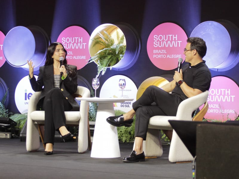 A influenciadora e empres&aacute;ria Jade Picon e o executivo Ricardo Dias falaram sobre o crescimento da marca Aurora<br />Foto: Evandro Oliveira/JC