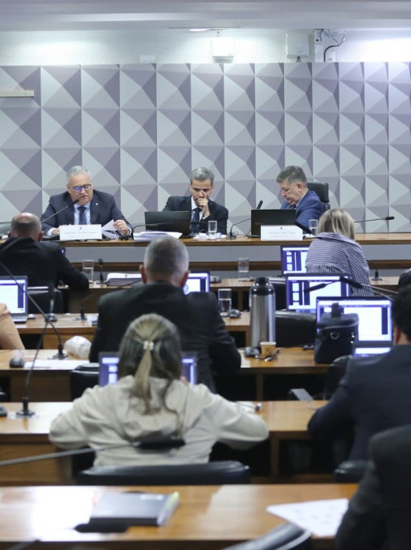 CPI do INSS rejeita relatório final e indiciamento de Lulinha e mais 215