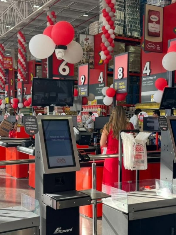 Comércio alerta que fim do 6x1 afetará renda menor e abertura aos domingos