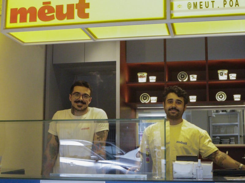 Douglas Barcellos e Vinicius Gomes, s&oacute;cios-propriet&aacute;rios da Meut<br />Foto: FABIOLA CORREA/JC